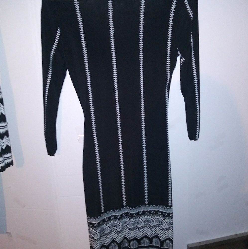 Dress - Picture 3 of 4